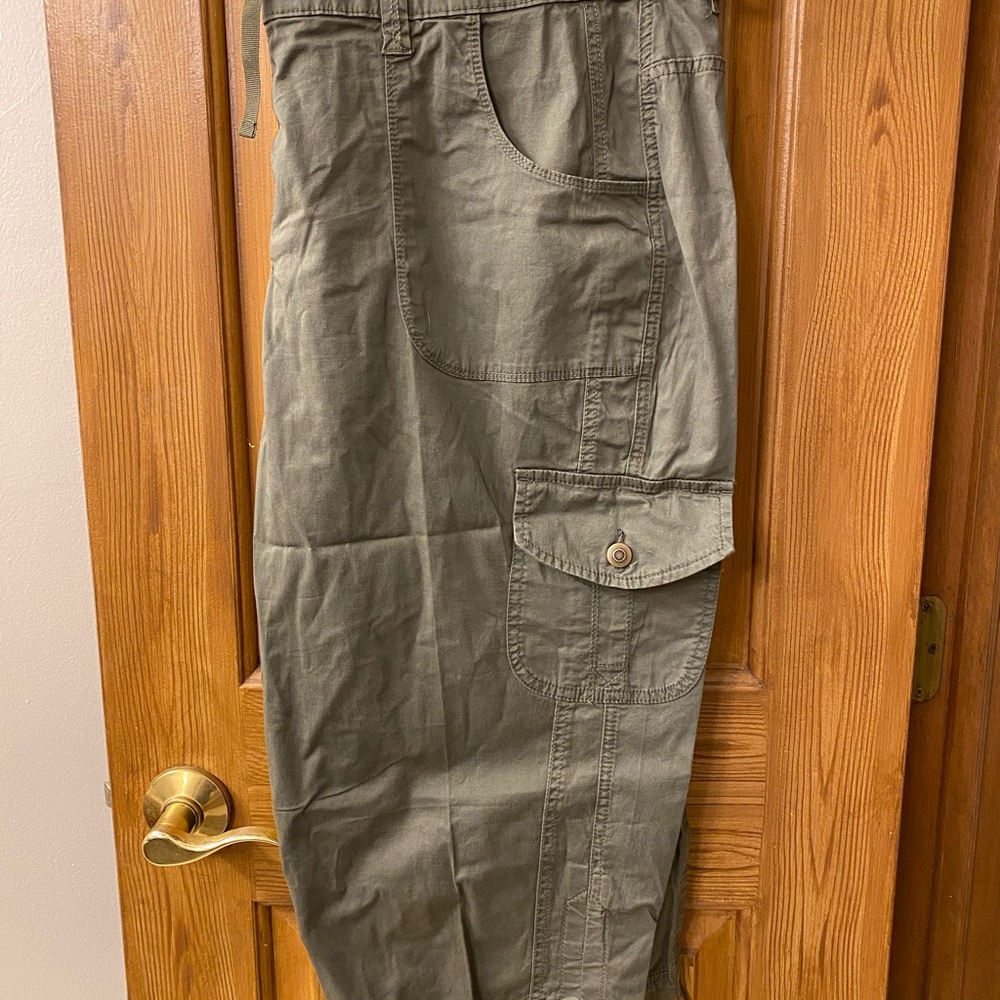 Cargo Capri’s